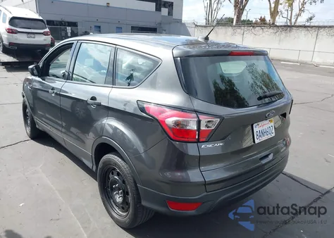 2017 Ford Escape S z USA, uszkodzony, nr VIN 1FMCU0F75HUD12496